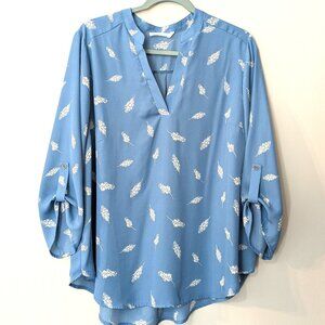 Lush Women's Dusty Periwinkle Blue Floral Roll Tab Sleeve Blouse. Size 1X